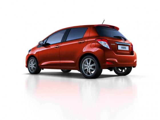 2012-Toyota-Yaris-12