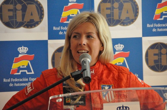 María de Villota corre actualmente en el auto del Atlético de Madrid en la Superleague Formula.