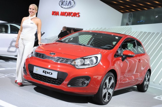 Kia_Rio_2011_Interiors_28
