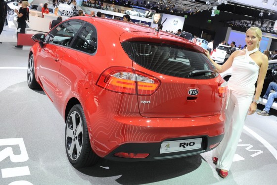 Kia_Rio_2011_Interiors_29