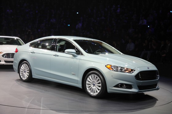 00-2013-ford-fusion-energi-detroit-2012