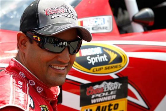 Montoya sonríe después de lograr la pole en Pocono. (Imagen: Getty Images for NASCAR)