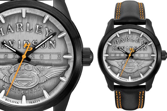 El Bulova Harley-Davidson 110/78ª113 es un reloj análogo, con caja de acero, vidrio mineral y correa de cuero que se puede sumergir hasta 50mts.