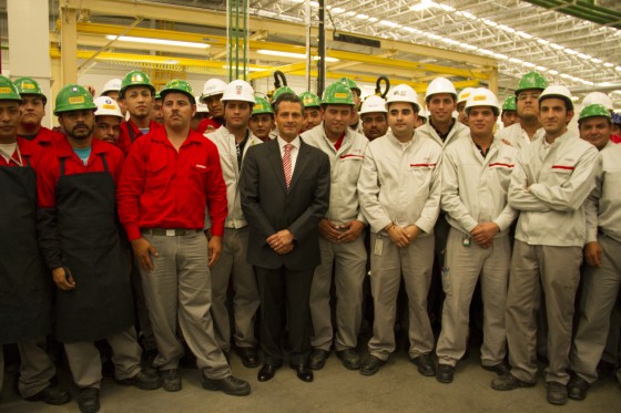 Presidente Peña Nieto en compañia del equipo de A2