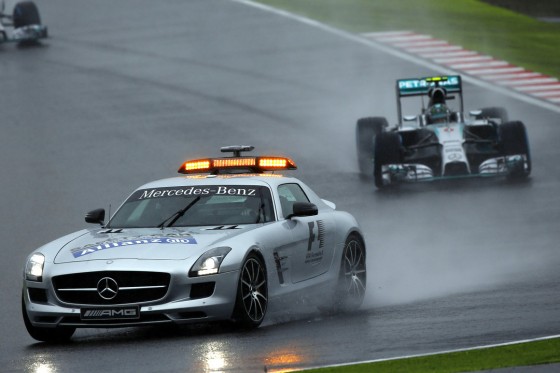 The saftey car leads the start of the race GP Japan F1