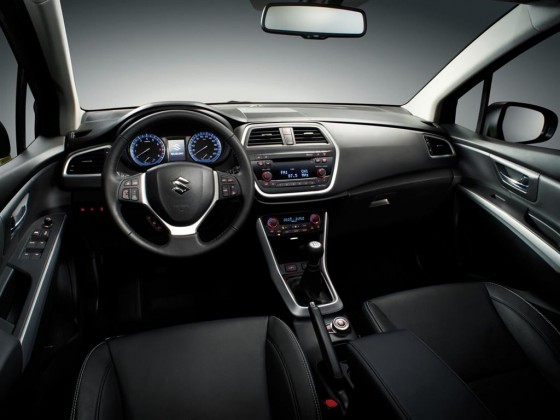 Suzuki-SX4-2013-interior
