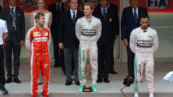 Lenguaje no verbal. A Lewis Hamilton nada lo hacía sonreir al finalizar la carrera en Montecarlo. (Fotografía: F1.com)