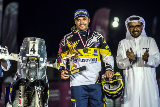 Quintanilla recibe trofeo Qatar Rally