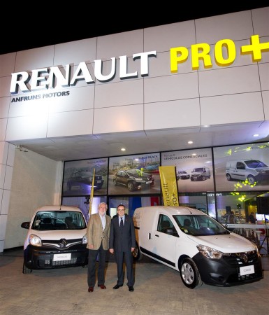 Mario Anfruns, concesionario Derco a cargo de Renault Pro PLUS y Nicolás García, gerente general de Renault.