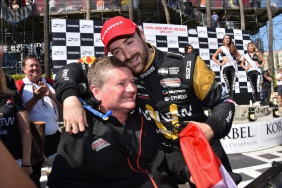 James Hinchcliffe y su jefe de equipo, Sam Schmidt. Foto gentileza de IndyCar Media 