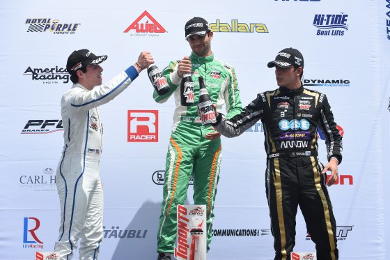 Claman de Melo, Kaiser y Urrutia celebran en el podio (Imagen: Indianapolis Motor Speedway, LLC Photography)