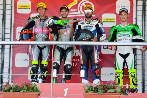Scheib (segundo de izquierda a derecha) salió victorioso de Jerez de la Frontera (Imagen: Prensa Graphbikes Easyrace SBK Team)